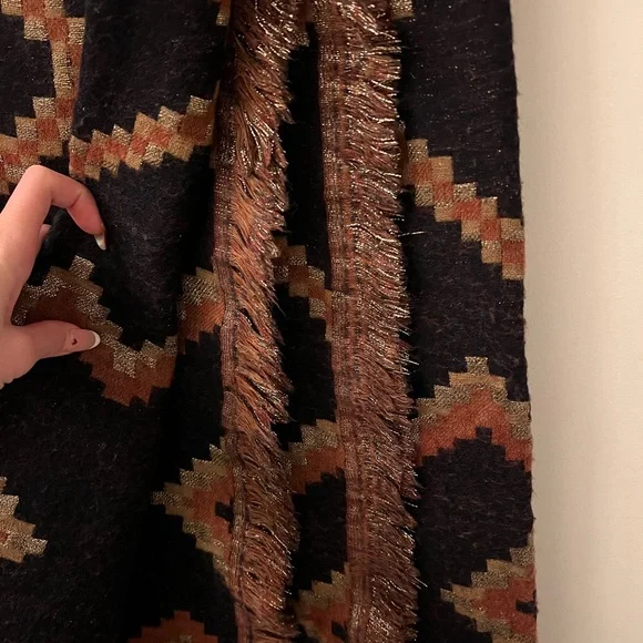 Geometric Patterned Scarf - Picture 3 of 6